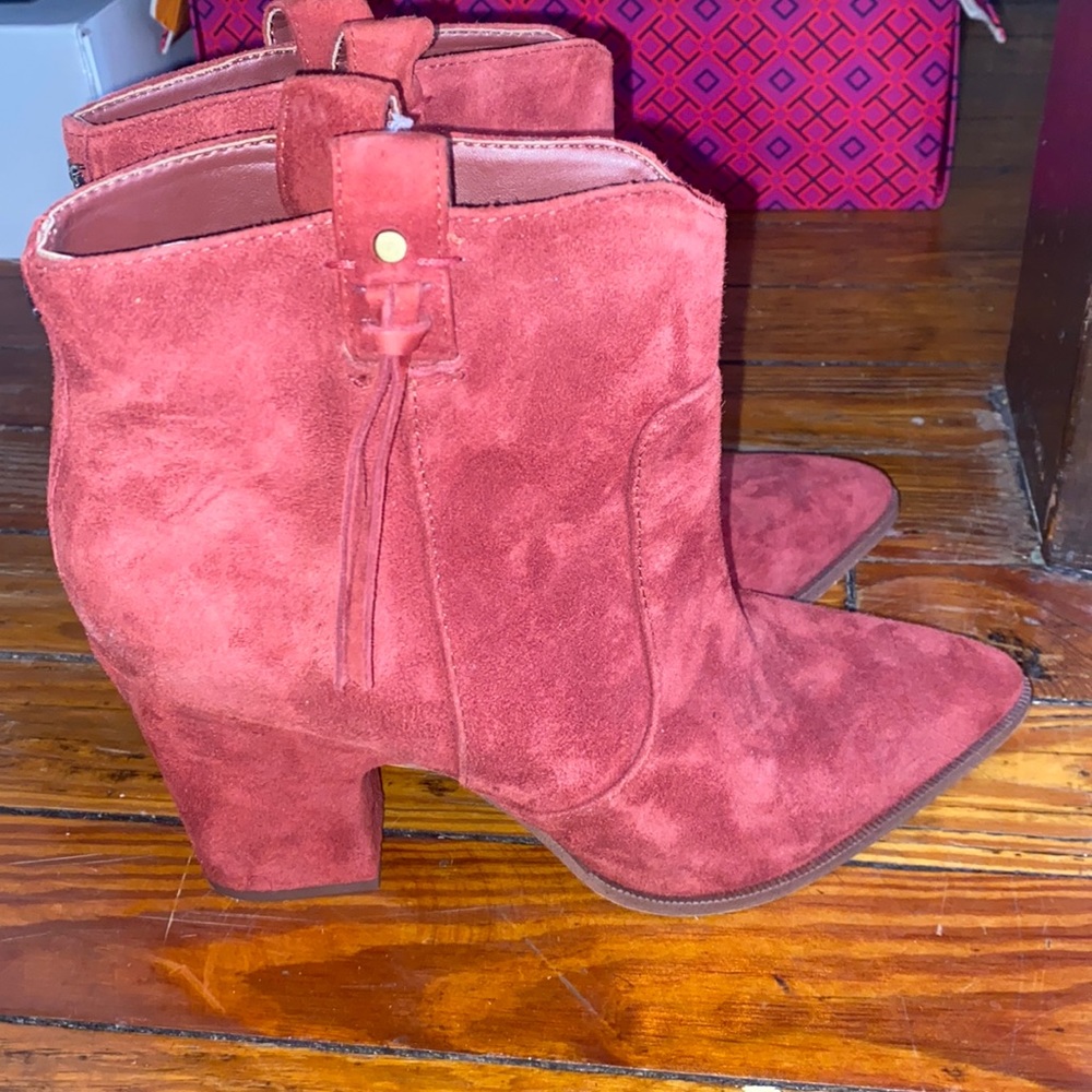Red sueded pointy boots